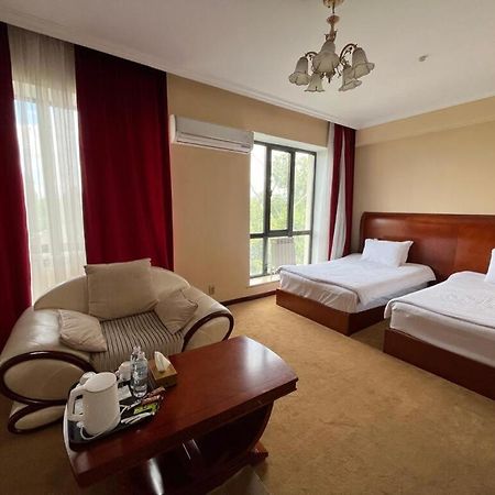 Luxurious Hotell Taraz Eksteriør bilde