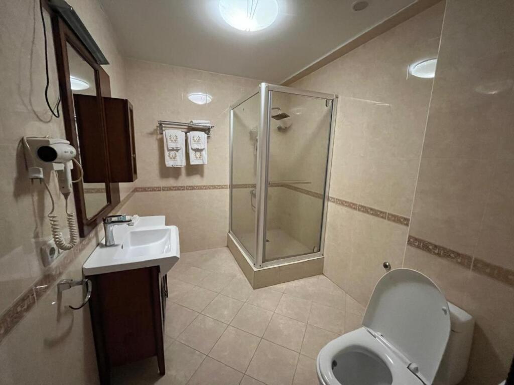 Luxurious Hotell Taraz Eksteriør bilde