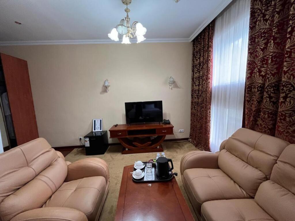 Luxurious Hotell Taraz Eksteriør bilde