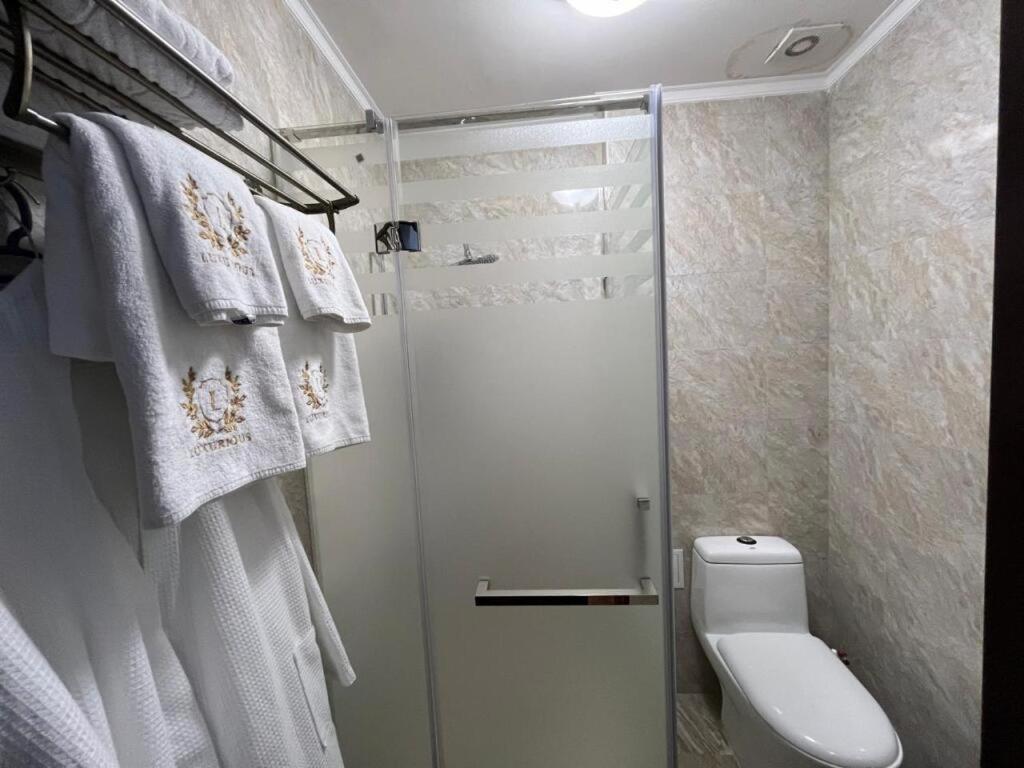 Luxurious Hotell Taraz Eksteriør bilde