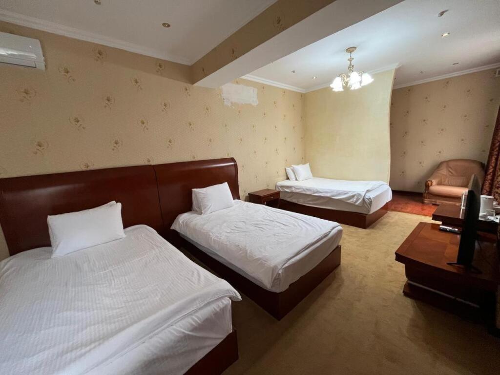 Luxurious Hotell Taraz Eksteriør bilde