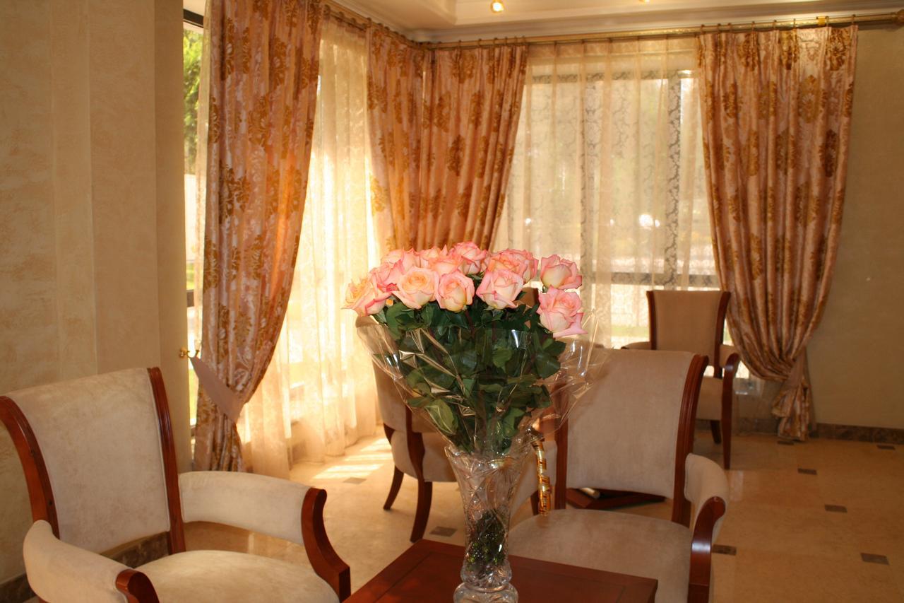 Luxurious Hotell Taraz Eksteriør bilde