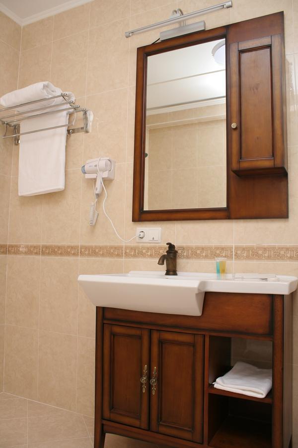 Luxurious Hotell Taraz Eksteriør bilde