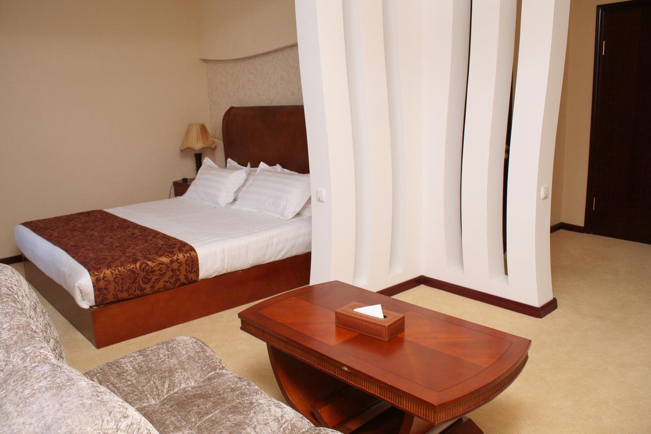 Luxurious Hotell Taraz Eksteriør bilde