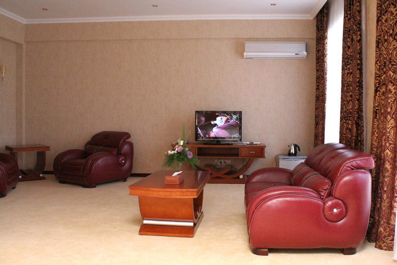 Luxurious Hotell Taraz Eksteriør bilde