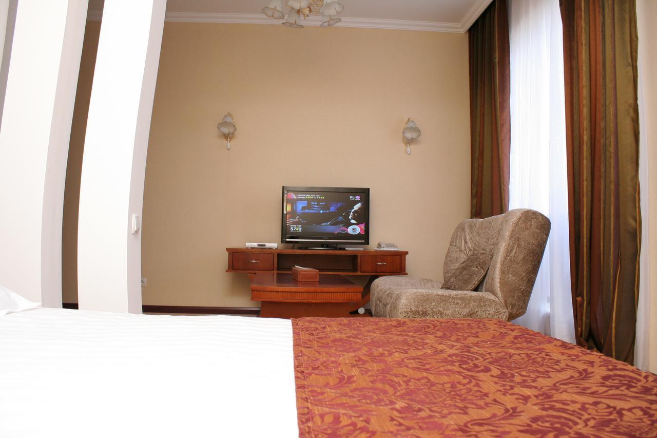 Luxurious Hotell Taraz Eksteriør bilde
