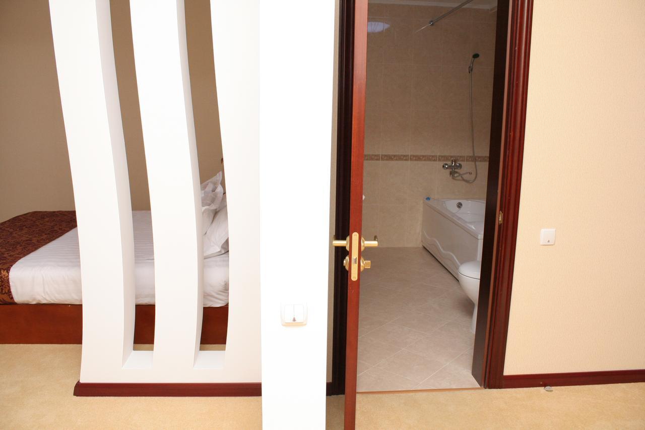 Luxurious Hotell Taraz Eksteriør bilde